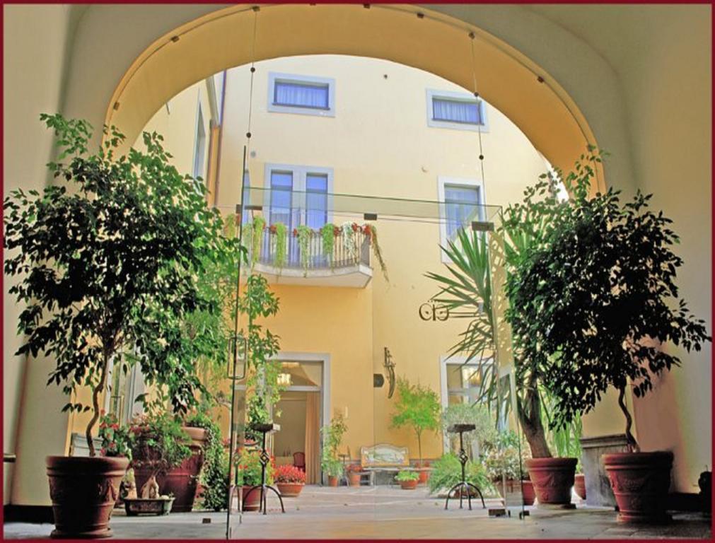 Hotel Le Cheminee Business